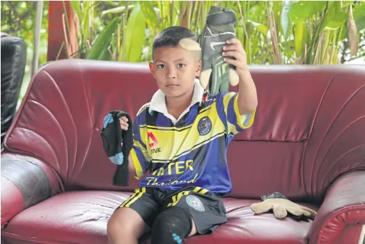  ??  ?? IN GOOD HANDS: Nong Pee was offered free training and a uniform by Sombat Leekumnerd­thai, a profession­al coach, when he was four years old after observing his exceptiona­l abilities.