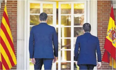  ?? David Castro ?? Pedro Sánchez y Pere Aragonès entran en el Palacio de la Moncloa, en julio de 2022.