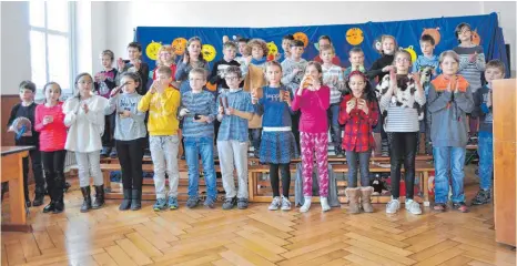  ?? FOTOS: SABINE FELKER ?? Die Jungen und Mädchen der Klasse 3b waren mit Feuereifer bei der Sache.