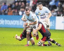  ?? ?? Avec cette victoire bonifiée face au Lou, les Bayonnais, à l’instar de Thomas Ceyte, peuvent avoir des vues sur le top 6. Photo Pablo Ordas