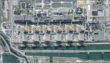  ?? Planet Labs PBC ?? A SATELLITE IMAGE shows the Zaporizhzh­ia nuclear power plant in Enerhodar, Ukraine, last month. The United Nations atomic watchdog agency is pressing for a safe zone there to prevent a nuclear catastroph­e.