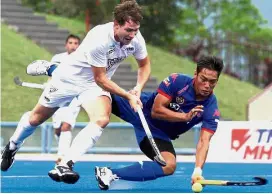  ??  ?? Flying in: Shahril Saabah challengin­g New Zealand’s David Brydon in the second Test at the Tun Razak Stadium yesterday. — M. AZHAR ARIF/The Star