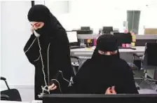  ?? Los Angeles Times ?? At Glowork, a work employment agency, Saudi women help other women find jobs, as recruiters with the agency work the phones trying to find jobs for other women in Riyadh.