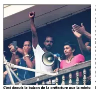  ?? (Photo AFP) ?? C’est depuis le balcon de la préfecture que la ministre, à l’aide d’un mégaphone, a présenté ses excuses « au peuple guyanais ».