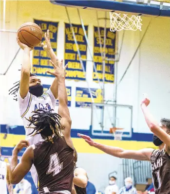  ?? APRIL GAMIZ/THE MORNING CALL ?? Bethlehem Catholic tries to block against Allen’s Mel Copeland (2) during an Eastern Pennsylvan­ia Conference boys basketball game earlier this season.