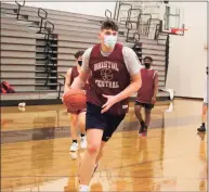  ?? Photo courtesy of Bristol Central High ?? Donovan Clingan is a 7-foot-1 junior at Bristol Central High. He committed to UConn Friday.