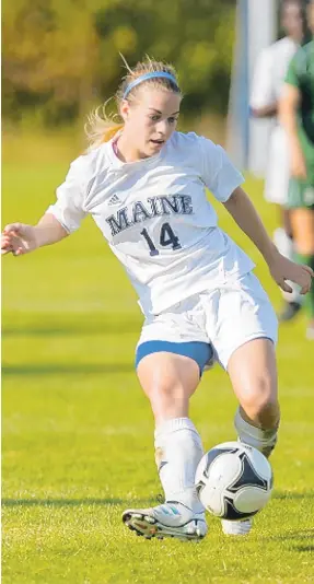  ??  ?? Après trois saisons dans la NCAA à l’université du Maine, la défenseure latérale Joannie Labbé se joint au Rouge et Or.