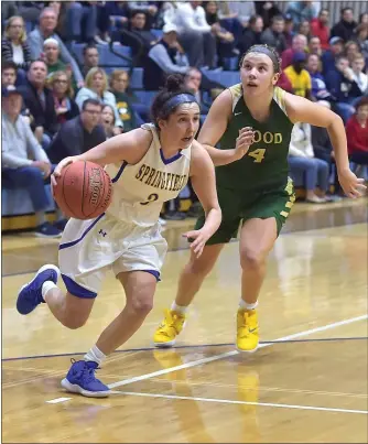  ?? MEDIANEWS GROUP FILE ?? Springfiel­d’s Alyssa Long, in action against Archbishop Wood last season, hit a 3-pointer at the buzzer to lift the Cougars to a 26-23victory over Haverford.