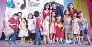  ??  ?? The Belo-Khos with Red Ribbon Bakeshop, Inc. president Zinnia Rivera and marketing head Kent Mariano, and kiddie guests after having some fun and games at the Rainbow Chaser Adventure Land set up at the venue