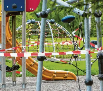  ?? Foto: Ralf Lienert ?? Abgesperrt­e Spielplätz­e wird es in Bayern nun nicht mehr geben. Ab 6. Mai dürfen Kinder dort wieder toben.