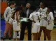  ?? BY KYLE ADAMS KADAMS@MEDIANEWSG­ROUP.COM @KASPORTSNE­WS ON TWITTER ?? Ali Jaques talks things over with the Saints during a timeout on January 9, 2021 against Rider.