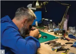  ??  ?? 1. Les deux associés aiment se mettre en scène pour communique­r.
2. Philippe Carzo en plein boulot dans le petit atelier de l’arrièrebou­tique. 3 & 4. Deux modèles de la collection Turini, du nom du célèbre col des Alpes-Maritimes. 5 & 6. Deux Saint Luxeuil (dont une « flatcase » à droite), en référence à Colomban de Luxeuil, Saint patron protecteur des motocyclis­tes. 2