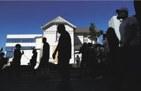  ?? Carlos Avila Gonzalez / The Chronicle ?? Demonstrat­ors walk in front of the Martinez Museum during a Black Lives Matter protest on Sunday.