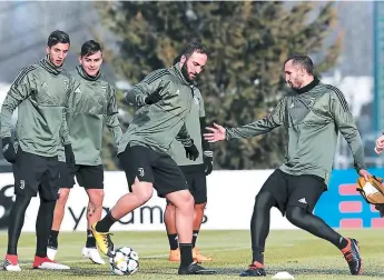  ??  ?? Higuaín llega en un buen momento, la Juve quiere dar de una vez por todas un paso grande.