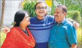  ?? DEEPAK GUPTA / HT PHOTO ?? Prakhar Agrawal with his parents.