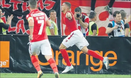  ?? FOTO: EFE ?? Rivaldinho marcó el gol del empate para el Sturm Graz El Athletic logró un empate en Austria y se jugará el pase en casa