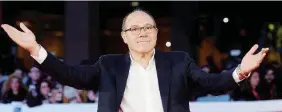  ?? Ansa ?? Ieri e oggi
In alto, Carlo Verdone alla Festa del Cinema di Roma; a destra, assieme a Eleonora Giorgi durante le riprese di “Borotalco”