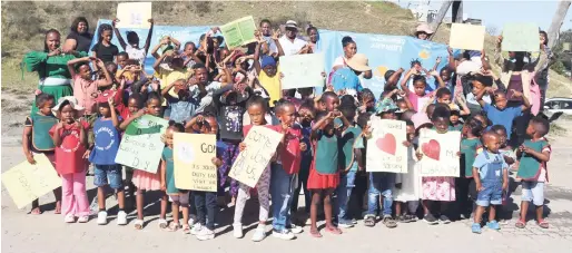  ?? Photos: Nwabisa Pondoyi ?? Young and enthusiast­ic readers celebrate Library Week.