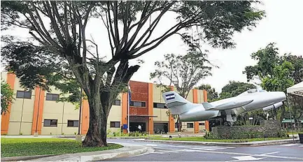  ??  ?? Inauguraci­ón. El vicepresid­ente Óscar Ortiz inauguró de manera oficial el hotel de la Autoridad de Aviación Civil, en Ilopango.