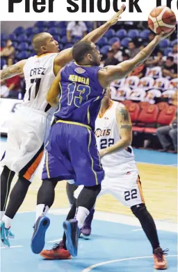  ??  ?? Blackwater Elite guard Brian Heruela tries to score against Mike Cortez and John Ferriols of the Meralco Bolts during their PBA Governors’ Cup match last night at the Smart Araneta Coliseum. The Bolts defeated the Elite, 87-72, to level their record to...