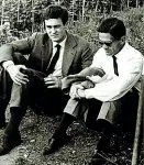  ??  ?? Sopra Bernardo Bertolucci e Pier Paolo Pasolini in una foto del 1961 A destra Elio Germano in una scena del film «L’uomo senza gravità»