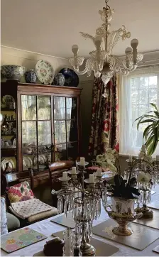  ?? ?? A beautiful Sussex dining room in the English country house taste