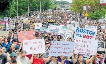  ?? REUTERS ?? A large crowd protests against the “free speech” rally in Boston on Saturday.