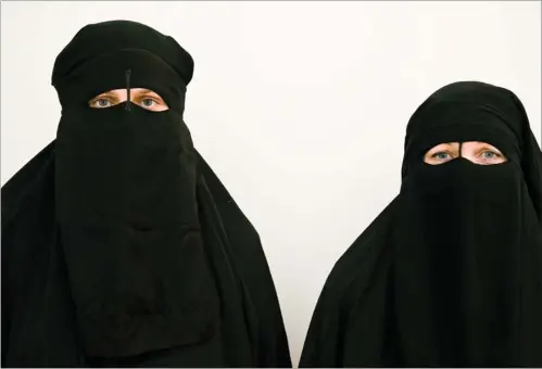  ?? FOTO: /RITZAU/HELLE ARENSBAK ?? Ingen burka- eller niqab-klaedte har således ret til at påberåbe sig kraenkelse i sammenhaen­ge, hvor billed-id er relevant.