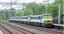  ??  ?? Below: The final Class 90 move on May 15 sees No. 90015 leading 90004, 90009, 90012 and 90013 through Atherstone en route from Norwich to Crewe. CHRIS MILNER