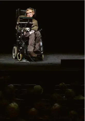  ?? Kimberly White/Reuters ?? Stephen Hawking durante palestra em Berkeley, nos EUA, em março de 2007