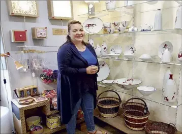  ?? - Crédits : GM ?? Stéphanie Arenou nous présente ses objets en porcelaine