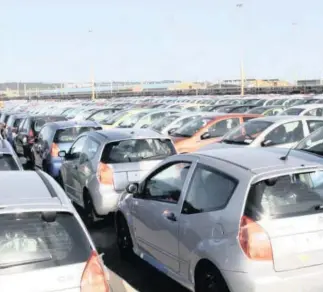  ?? IOL ?? HUNDREDS of cars lined up at the Car Terminal in Durban harbour. Industry experts say the car sector in the province is especially buoyant at the moment. |