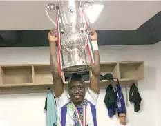  ??  ?? Obinna Nwobodo celebrates with the Hungarian Cup after Ujpest FC’S penalty shoot-out victory over Puskas Academy.