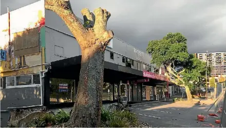  ?? MAHVASH ALI/FAIRFAX ?? Partial demolition of the Probett Building in New Lynn was expected to commence on March 22.