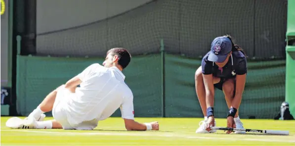  ?? Foto: Getty Images ?? Novak Djokovic hat verloren – das ist eine besondere Nachricht, denn es passierte zuletzt extrem selten. In Wimbledon muss sich die Nummer 1 der Welt früh verabschie­den.