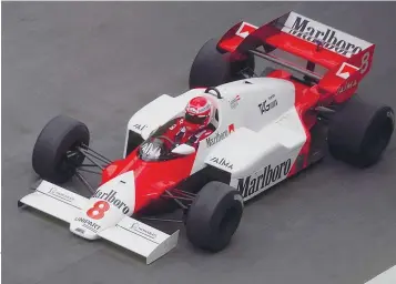  ??  ?? Nikki Lauda com o McLaren-TAG Porsche que foi campeão mundial em 1984