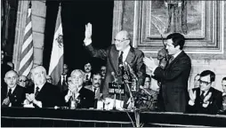  ?? CARLOS PÉREZ DE ROZAS ?? El president Josep Tarradella­s en su toma de posesión en 1977