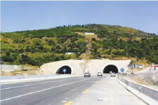  ??  ?? Tunnel d’El Jebahia (wilaya de Bouira)