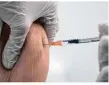  ??  ?? Wie landet der Impfstoff so schnell wie möglich im Arm?