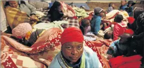  ?? PHOTO: VATHISWA RUSELO ?? STRANDED GROUP: Mazett Fihla has taken refuge at this makeshift camp after being evicted from her shack at Windmill Park in Germiston, Ekurhuleni