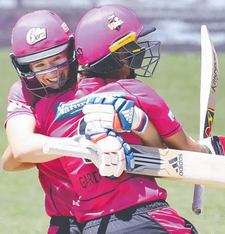  ?? Picture: SARAH REED ?? SUPER SIXERS: Ellyse Perry and Ashleigh Gardner celebrate WBBL glory yesterday.