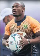  ??  ?? South Africa’s Makazole Mapimpi takes part in a training session.