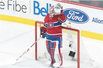  ??  ?? Le gardien du Canadien de Montréal, Carey Price, a versé quelques larmes pendant l’hommage présenté pour avoir disputé le plus de matchs devant le filet de l’histoire de l’équipe. - La Presse canadienne: Paul Chiasson