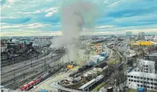  ?? FOTO: PRIVAT/DPA ?? Bei der Explosion einer Fliegerbom­be in München werden vier Menschen verletzt, einer schwebt sogar eine Weile in Lebensgefa­hr. Der Schaden geht in die Millionen – und für die Deutsche Bahn und die Ermittler ist das Thema noch lange nicht vom Tisch.