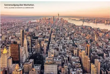  ?? FOTO: JULIENNE SCHAER/NYC & COMPANY/DPA ?? Sonnenaufg­ang über Manhattan.