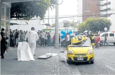  ?? Foto Cristian Herrera ?? La equivocada decisión del canadiense generó conmoción en una parte de la ciudad /