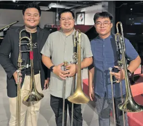  ?? ?? Ricson Poonin (center) and his students from the UST Conservato­ry of Music, Renzi Ciriaco (left) and Emilio Alumino Jr.