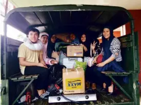  ??  ?? RESCUED The trapped Tacurong City students on board a military truck en route to Iligan on Thursday morning.