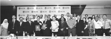  ??  ?? Dr Mohd Yusoff, Gimhwak Group managing director Yong Ing Hui, Wong and others at the signing function.