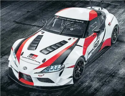  ??  ?? Bólido virtual Los aficionado­s a los videojuego­s pueden disfrutar de la réplica virtual del GR Supra disponible para Gran Turismo Sport